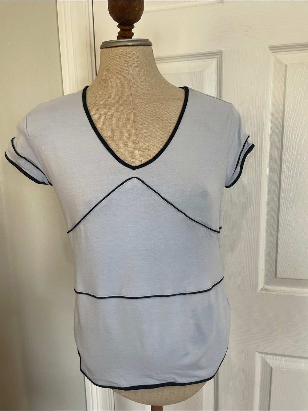 Vintage Light Blue V-Neck Short Sleeve Top black Trim rayon stretch women’s M